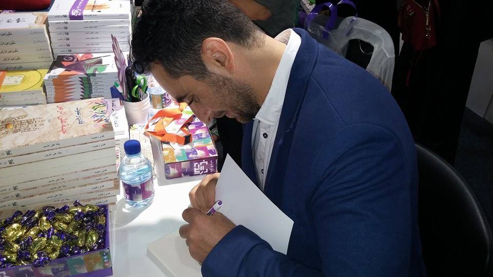 توقيع إحدى الروايات